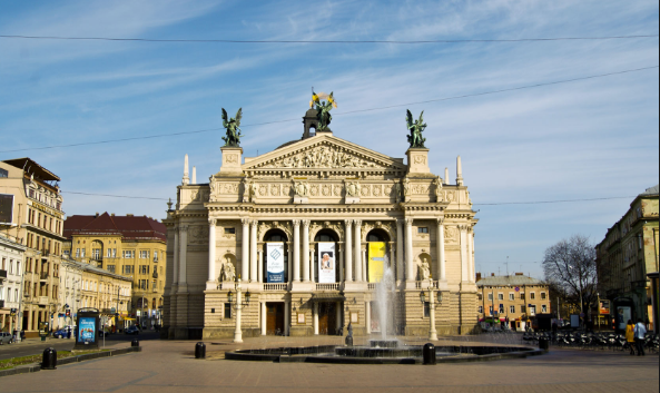 Поки на Сході ллється кров, Москва окуповує Львів