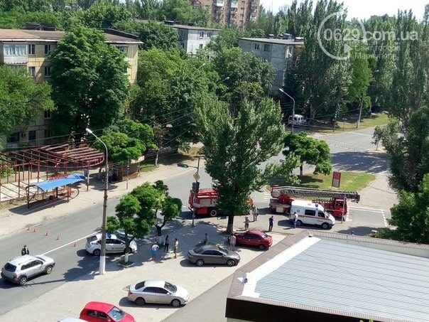 В Мариуполе полиция штурмует квартиру забаррикадировавшегося стрелка: есть раненый