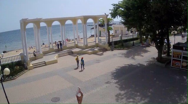 Небывалый "ажиотаж": в сети показали очередные фото пустующих пляжей Крыма