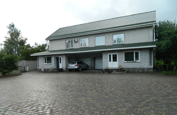 В Кременчуге неизвестные бросили в дом бизнесмена гранату