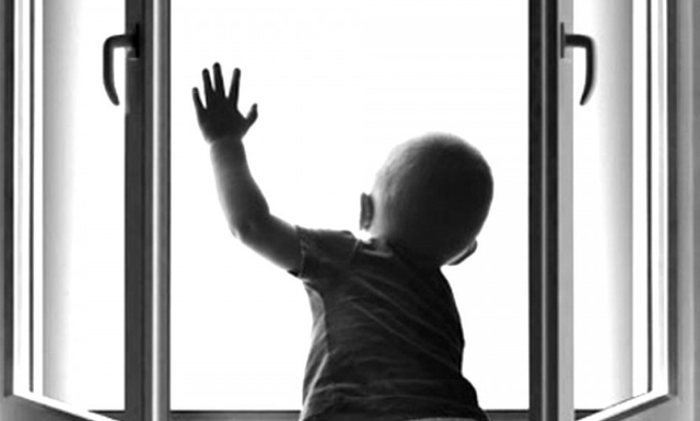 Трагедія в Черкасах: 2-річний малюк провалився в каналізацію з гарячою водою