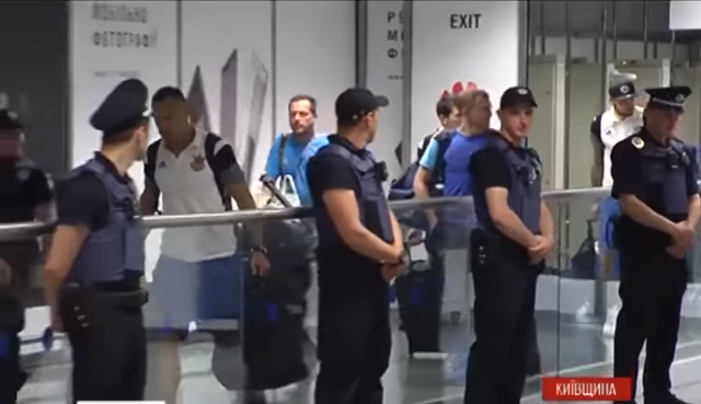 Как и кто встречал сборную Украины сегодня утром в аэропорту