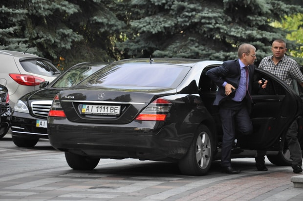 Парк на $4,5 млн: назван нардеп Украины с самыми дорогими авто