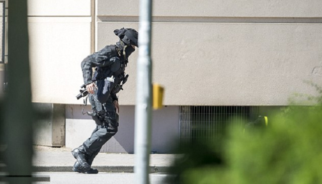 В немецком кинотеатре неизвестный открыл огонь по людям (ФОТО)