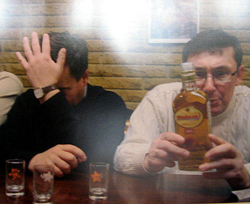 ГЛАВА ГПУ "ЛЕЧИТ", ЧТО НИЗОВОЙ ПРОКУРОР ПОЛУЧАЕТ 12 ТЫСЯЧ ГРИВЕН