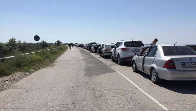 Туристи з України масово їдуть відпочивати до Криму