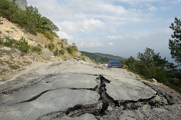 Новости "КрымНаша": "Денег нет", поэтому открытие трассы Керчь-Севастополь отложили на 2 года
