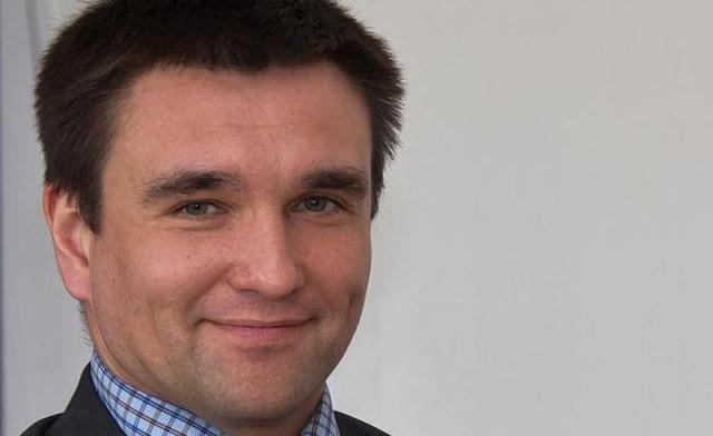 Журналистка поделилась «пикантной» фотосессией с главой МИД - ФОТО