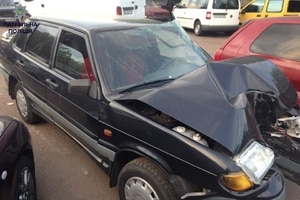 Знепритомнів за кермом: у Житомирі авто протаранило електроопору