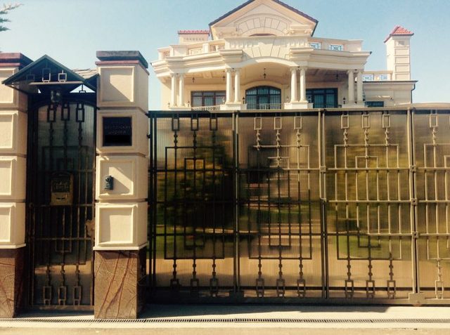 Десятирічна донька одеського високопосадовця орендувала землю в елітному районі