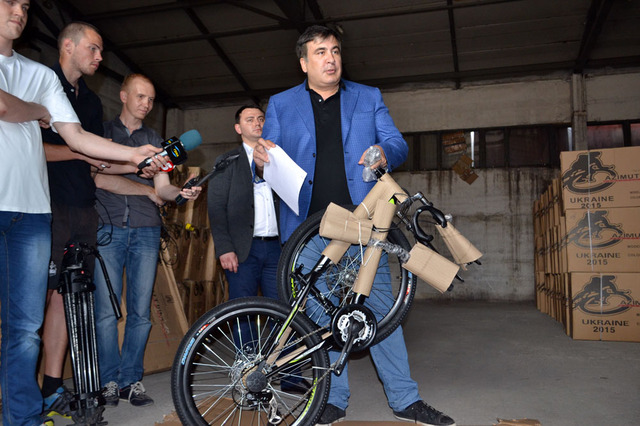 ПОПУЛИЗМ СААКАШВИЛИ: ДЕТИ УЖЕ МЕСЯЦ ОСТАЮТСЯ БЕЗ ОБЕЩАННЫХ ВЕЛОСИПЕДОВ