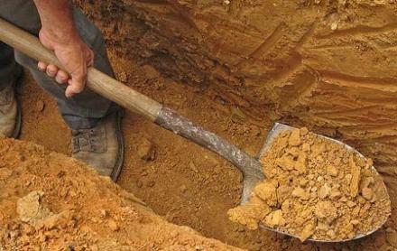 Для Гааги. Оккупанты принуждают украинских пленных рыть окопы