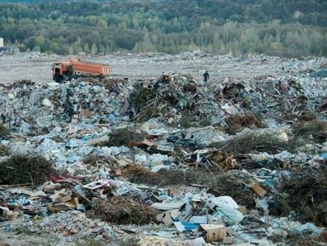 На трассе Киев – Боярка активисты заблокировали движение фур со львовским мусором