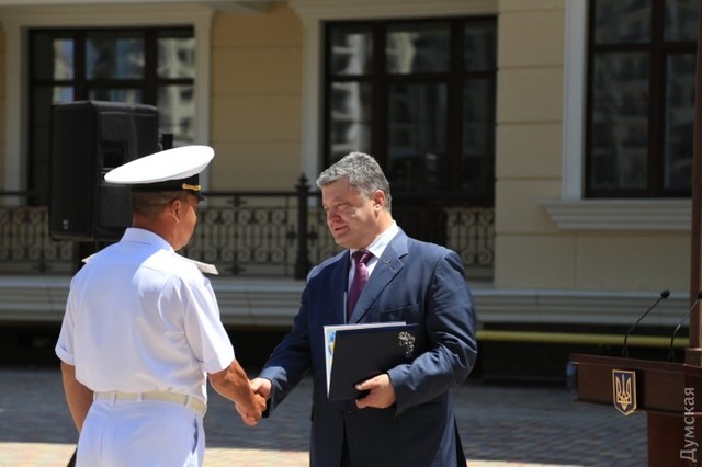 Семеро офицеров ВМСУ получили квартиры на Французском бульваре