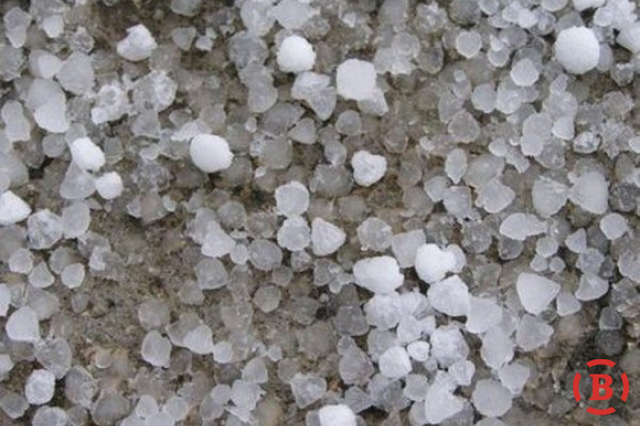 Полтаву засипало градом розміром з горох