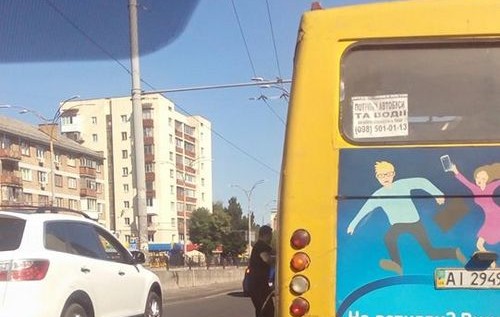 "Перший раз" вже вшосте. Поліцейські затримали водія маршрутки, що поспішав на червоне світло