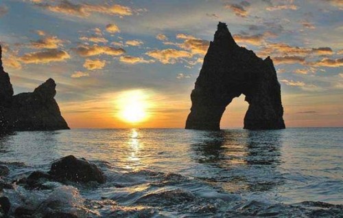 Зачем ехать в Крым? Итоги первого месяца лета в туристической отрасли полуострова