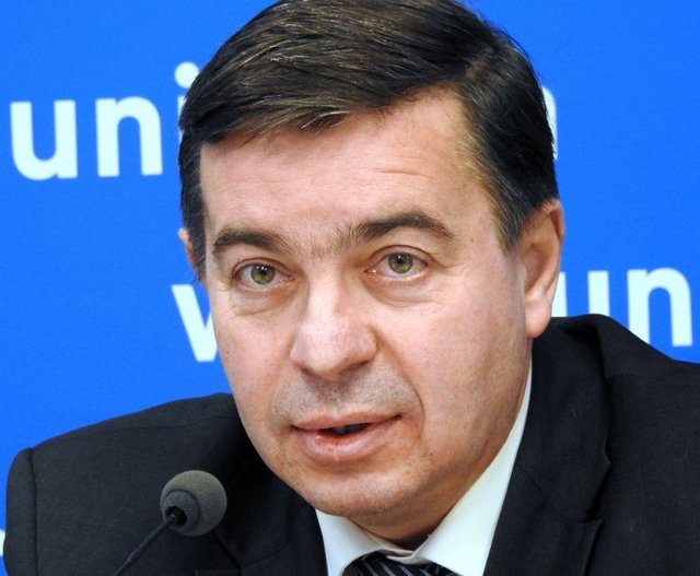 Президент Петр Порошенко боится слова "война", - Тарас Стецькив