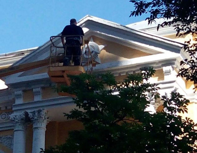 “Альфа” СБУ начала декоммунизацию своего здания на Большой Васильковской