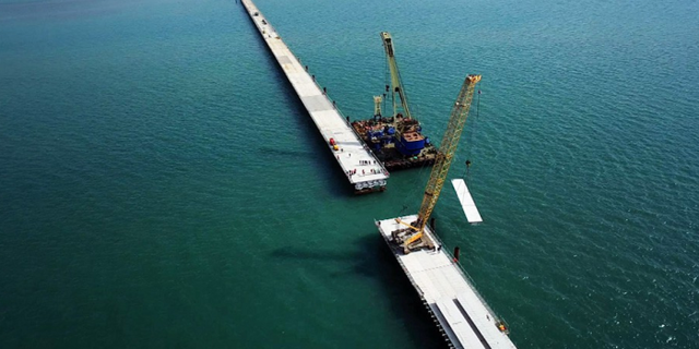 На строительство моста через Керченский пролив отправили студентов из РФ (ВИДЕО)