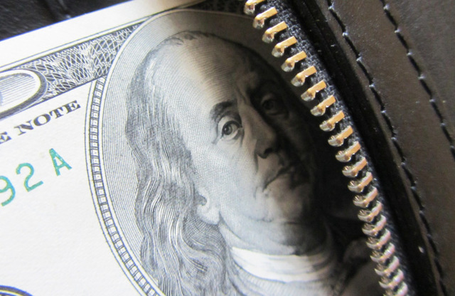 В ПОЛТАВЕ ПРИ ПОЛУЧЕНИИ ВЗЯТКИ В $1500 ЗАДЕРЖАЛИ СТАРШЕГО ЛЕЙТЕНАНТА ПОЛИЦИИ