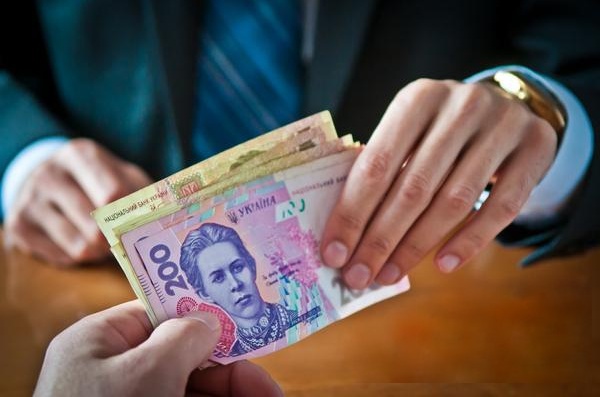 В соцопросе более 2% киевлян признались, что берут взятки