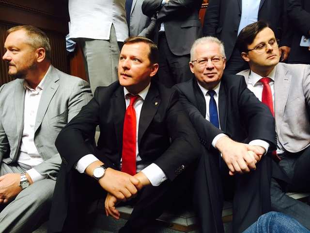 Противостояние в Раде: Радикальная партия объявила сидячую забастовку. Опубликованы фото