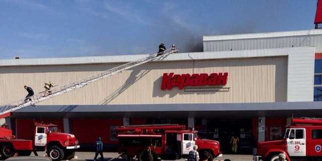 В оккупированном «Донецке» загорелся супермаркет «Караван»