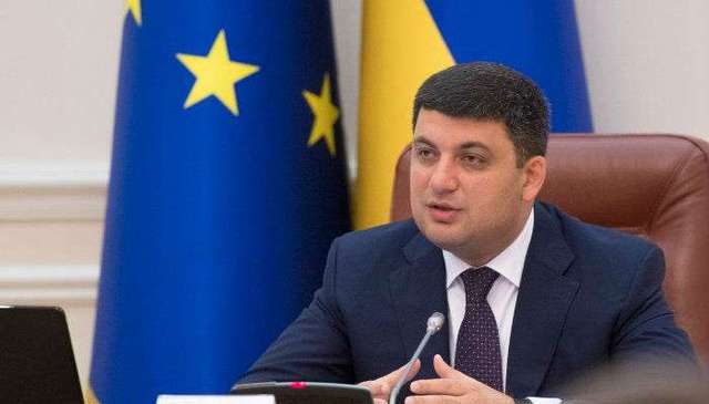 Гройсману увеличили зарплату третий месяц подряд