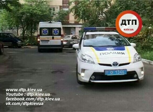 Убийство в Киеве на проспекте Свободы: в подъезде в спину расстрелян мужчина