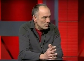 Украина совсем свихнулась, не отдавая дань уважения погибшим героям и не замечая войну