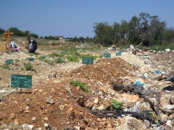 Скандал, набирающий оборот. Легенду «Правого сектора» похоронили на свалке