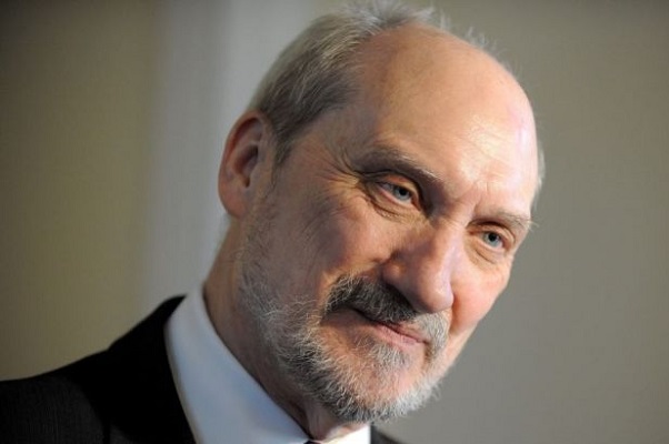 В действиях УПА на Волыни виновата Красная Армия — Министр обороны Польши