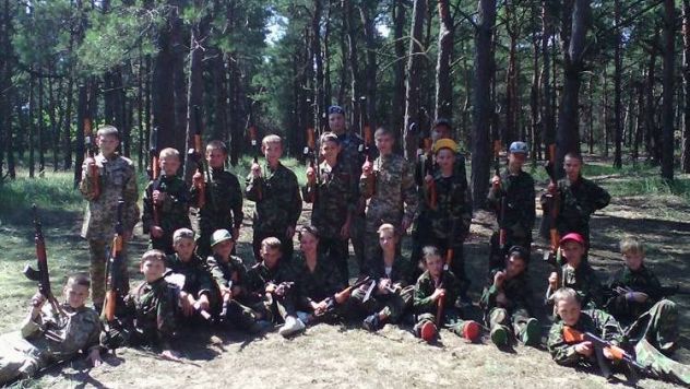 Кого готовят в детских лагерях Херсонщины