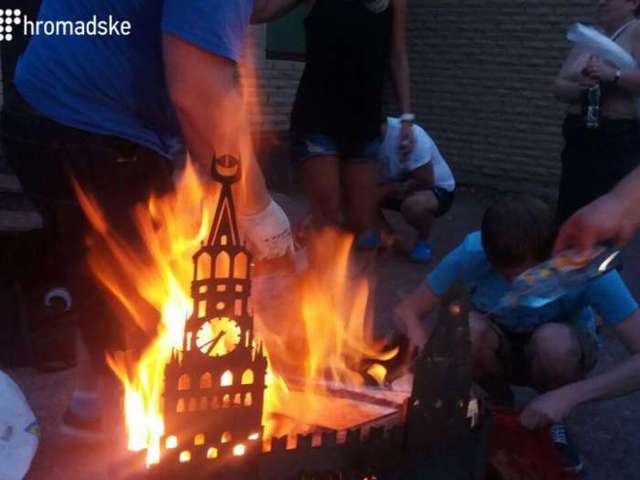 Автомайдановцы устроили пикет у дома Медведчука (ФОТО)