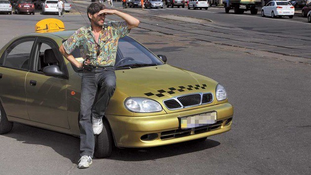 ФСБ пытается вербовать херсонских таксистов