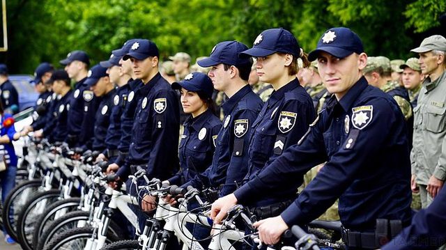 Украинских велопатрульных обучают канадцы