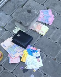 У Києві на хабарі затримано патрульного поліцейського