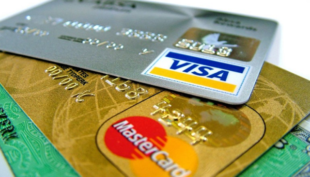 Банки повертатимуть українцям вкрадені з карток гроші