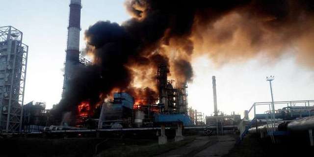 В Уфе загорелся нефтеперерабатывающий завод, есть погибшие