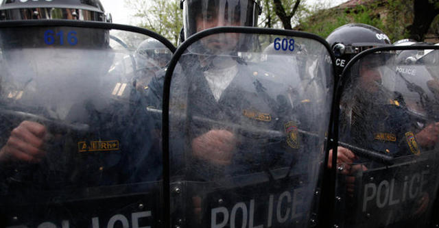 В Ереване вооруженные люди захватили здание полиции