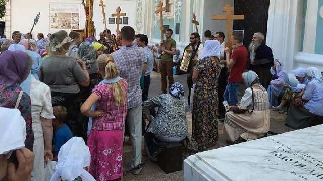 В УПЦ МП заявили, что скандальные веряне на Софийской площади - провокаторы