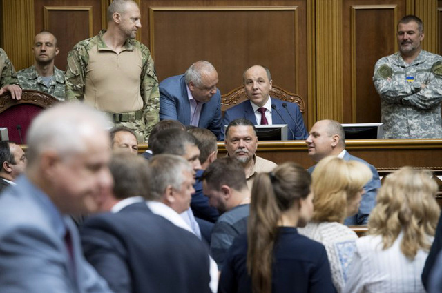 Как депутаты Верховной Рады отработали четвертую сессию