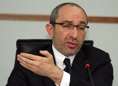 Кернеса одели в специальный каркас