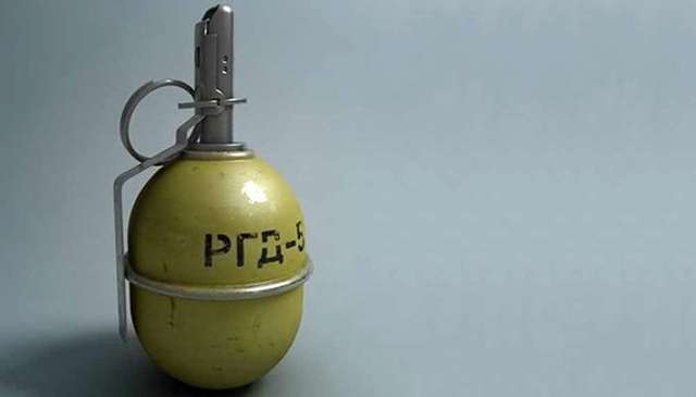 В Киеве неизвестный бросил гранату на автостоянку