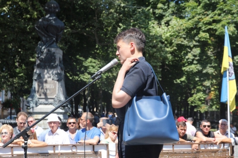 В Одессе Савченко рассказала, чем Украине грозит военное положение