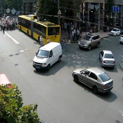 Вкладчики банка «Михайловский» перекрыли улицу Артема