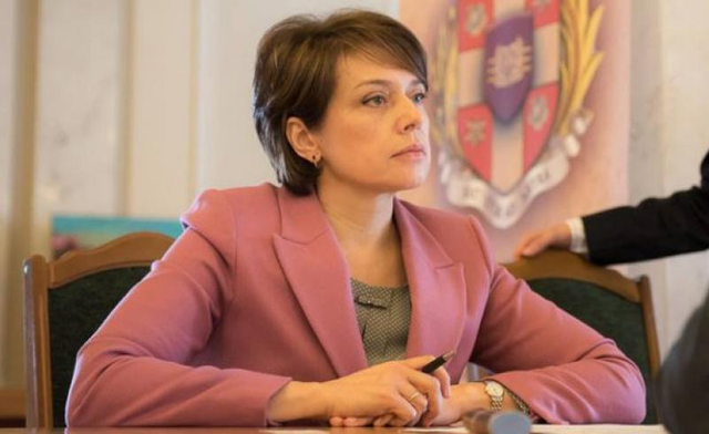 СМИ рассказали, сколько в июне заработала Министр образования