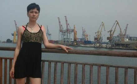 В Запорожье растянули плакат: «Зачем ты убил мою маму?»