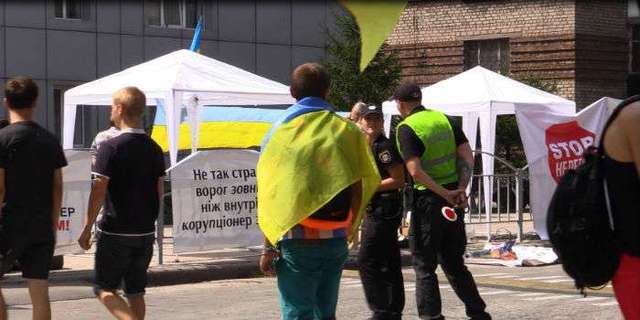 В Мариуполе активисты пикетировали здание прокуратуры (ВИДЕО)